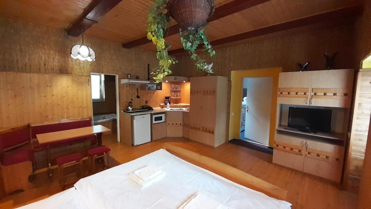 Resort Chribska Apartmany Adri Exteriör bild