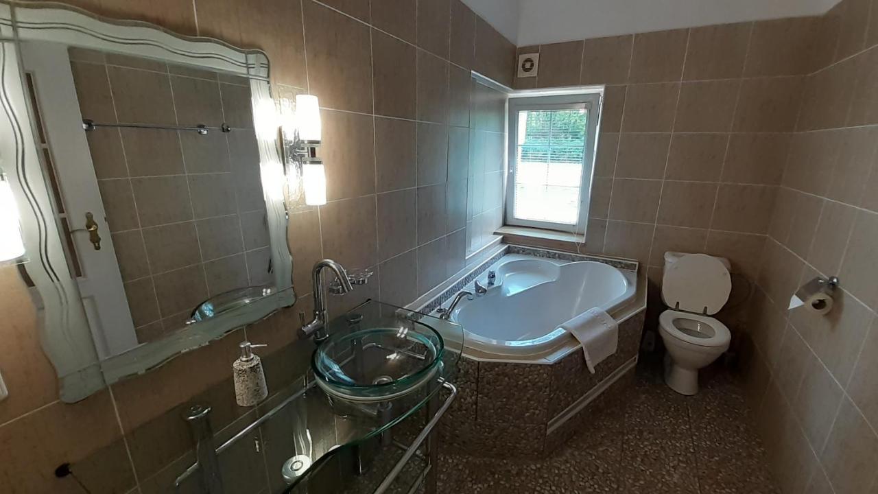 Resort Chribska Apartmany Adri Exteriör bild